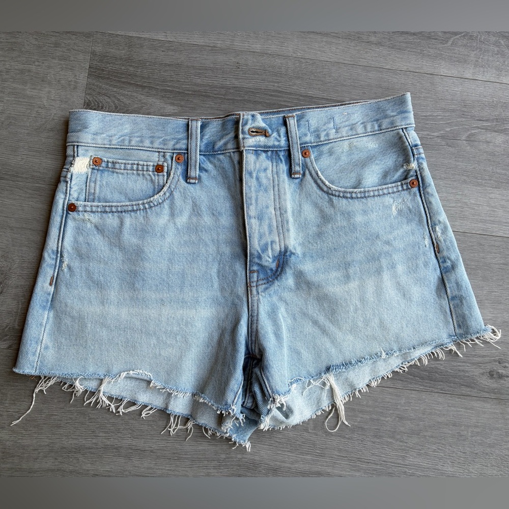Madewell Light Wash Cutoff Denim Shorts 25 | Relaxed Fit Raw Hem